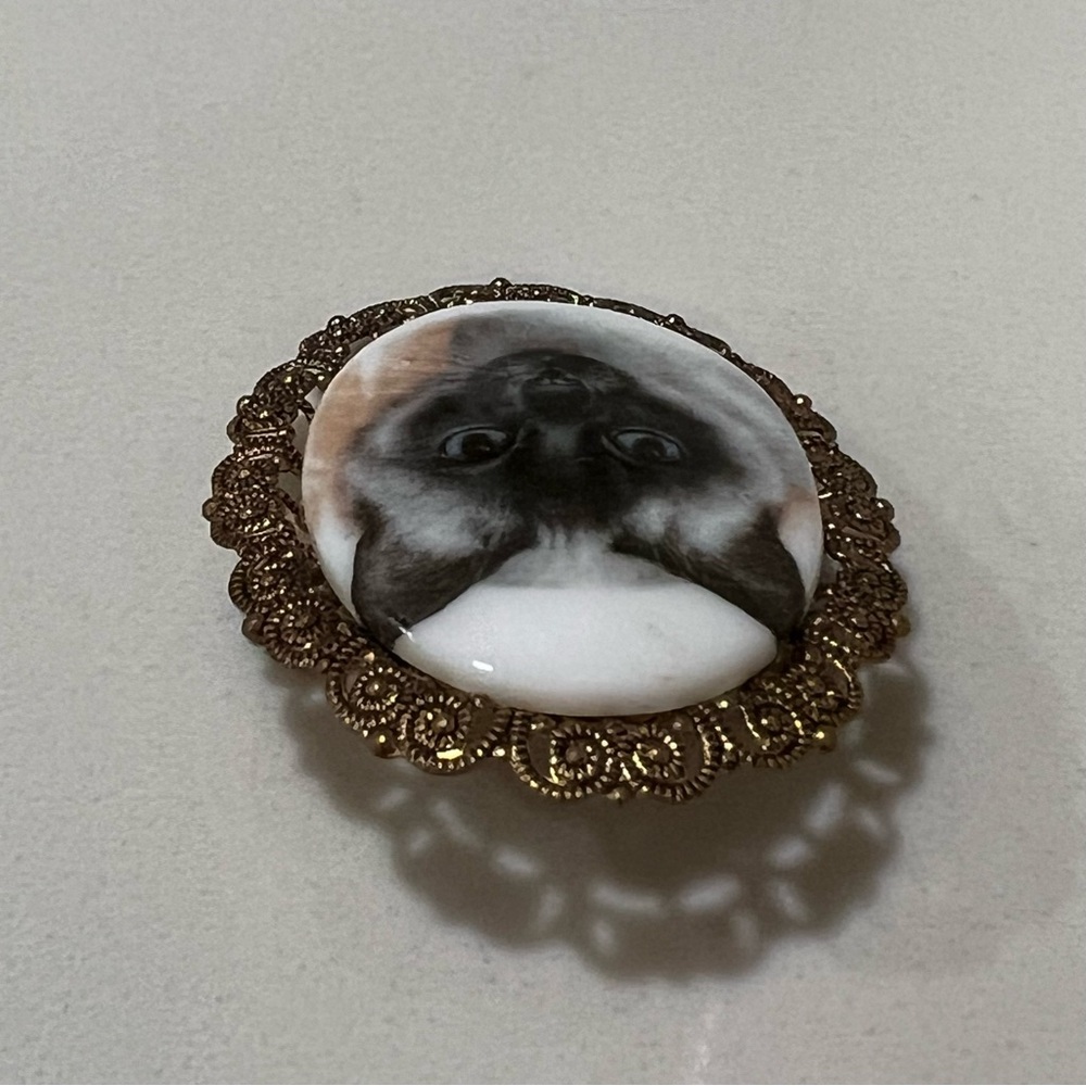 Vintage Siamese Cat Cameo Western Germany Brooch Gold Tone‎ Cat Pin Swiftie - Picture 3 of 10